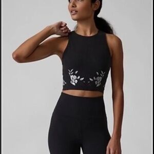 ATHLETA Conscious eyelet crop D-DD